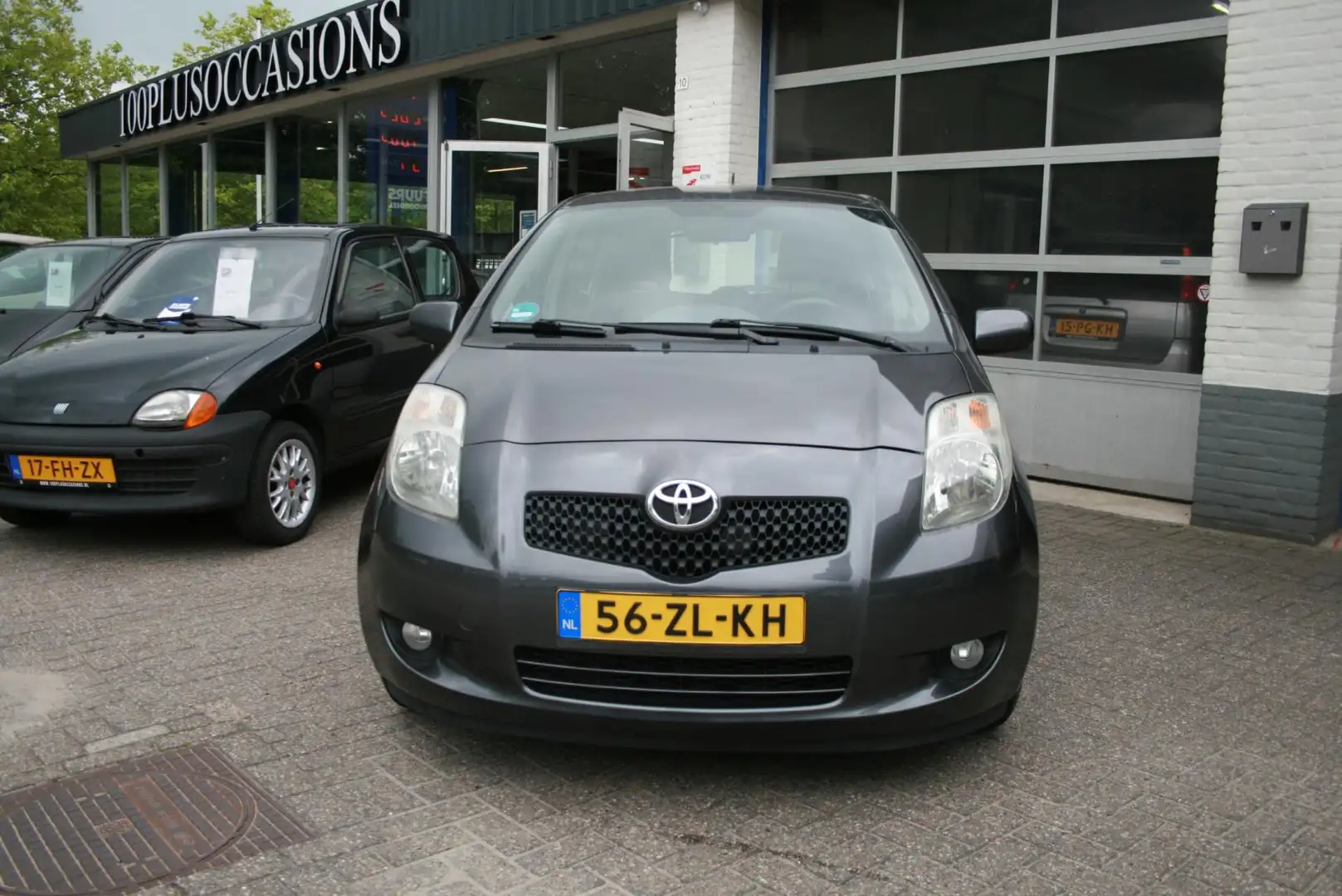 Toyota Yaris 1.3 VVTi Luna. 5 deurs. Perfect rijdende Yaris. Ni Gris - 2