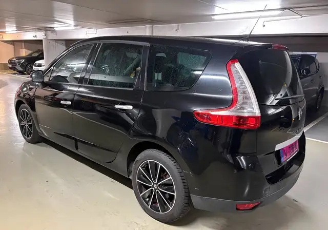 Renault Grand Scenic view 4