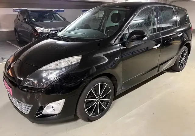 2011 Renault Grand Scenic in Black for sale