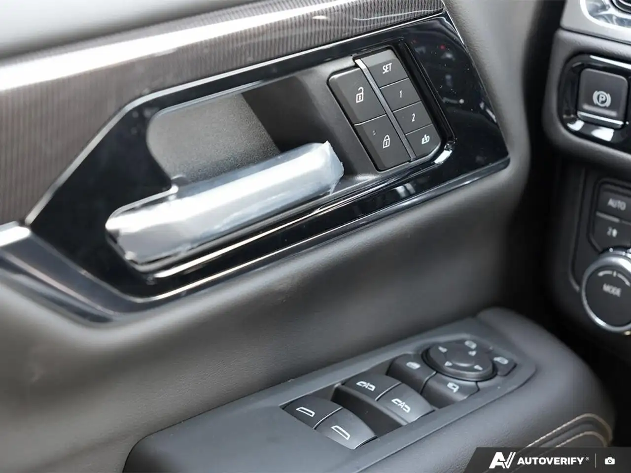 GMC Yukon снимка GMC Yukon