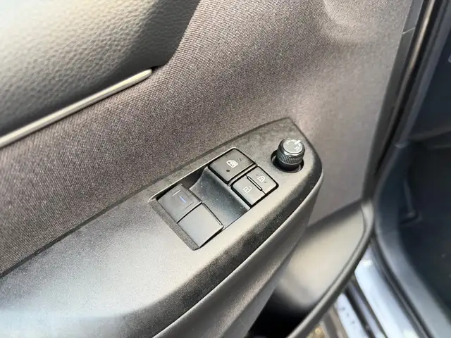Toyota Yaris view 13