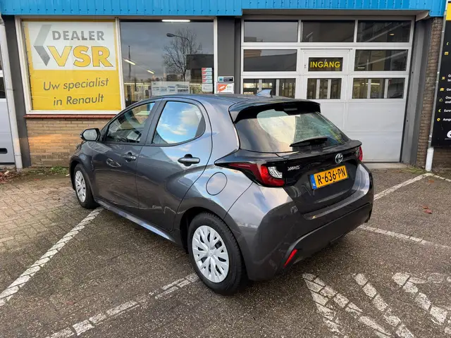 Toyota Yaris view 11