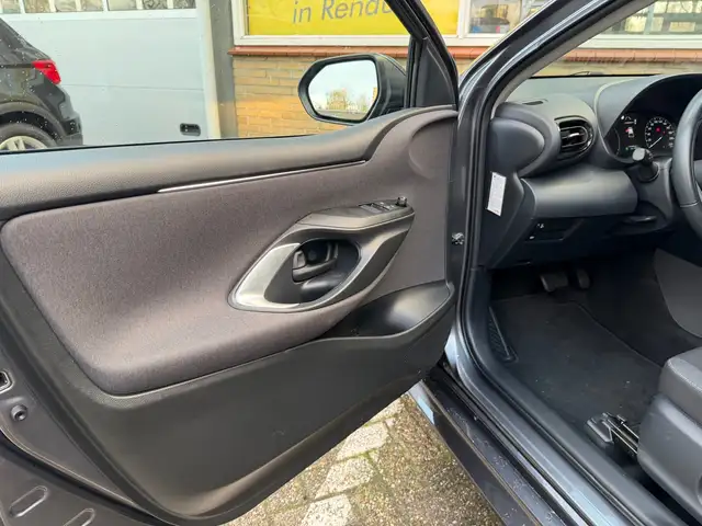 Toyota Yaris view 12