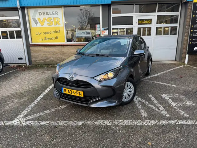Toyota Yaris view 4