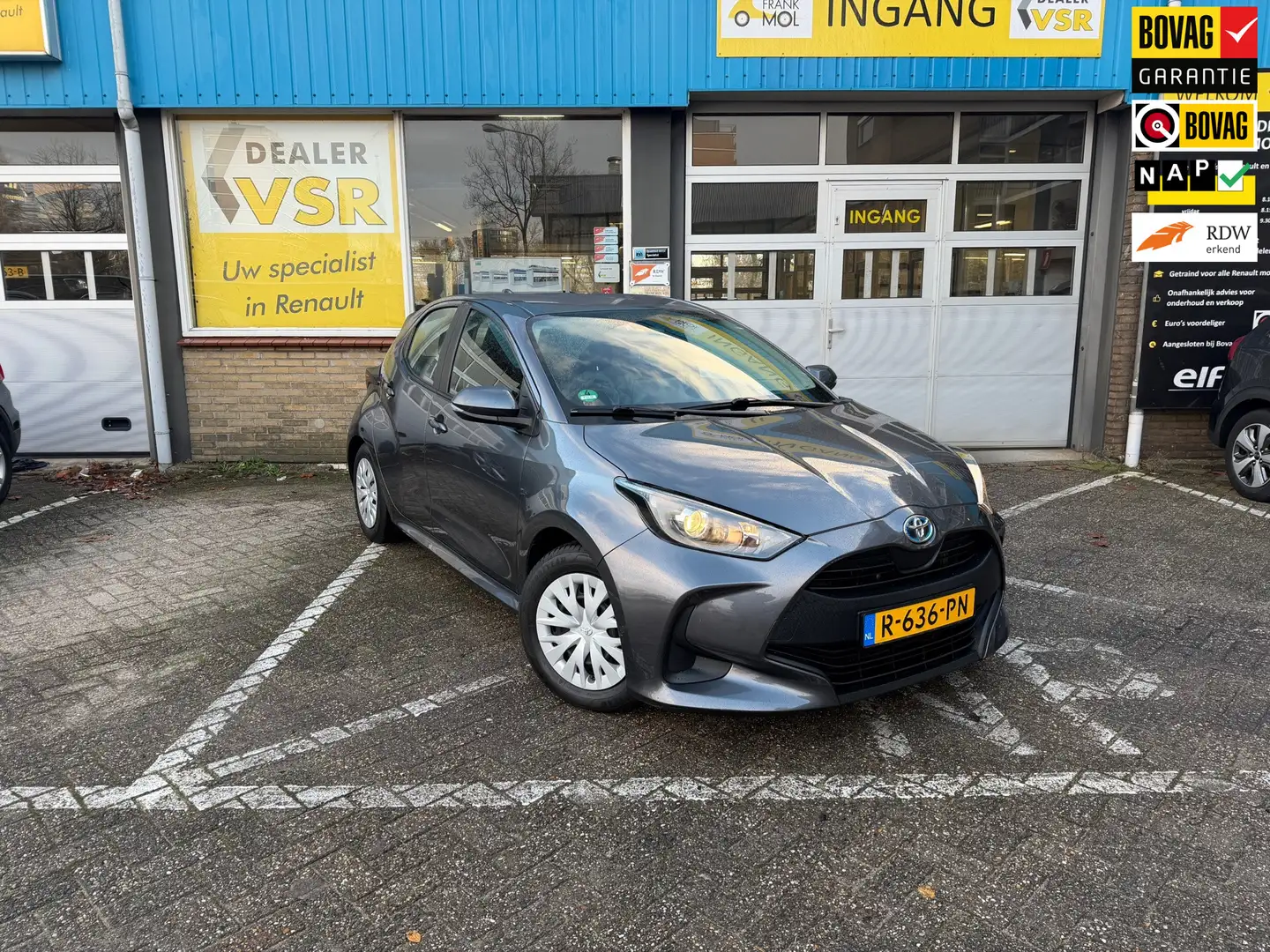 Toyota Yaris 1.5 Hybrid Active | Cruise | Orig. NL | 1ste eigen Grau - 1