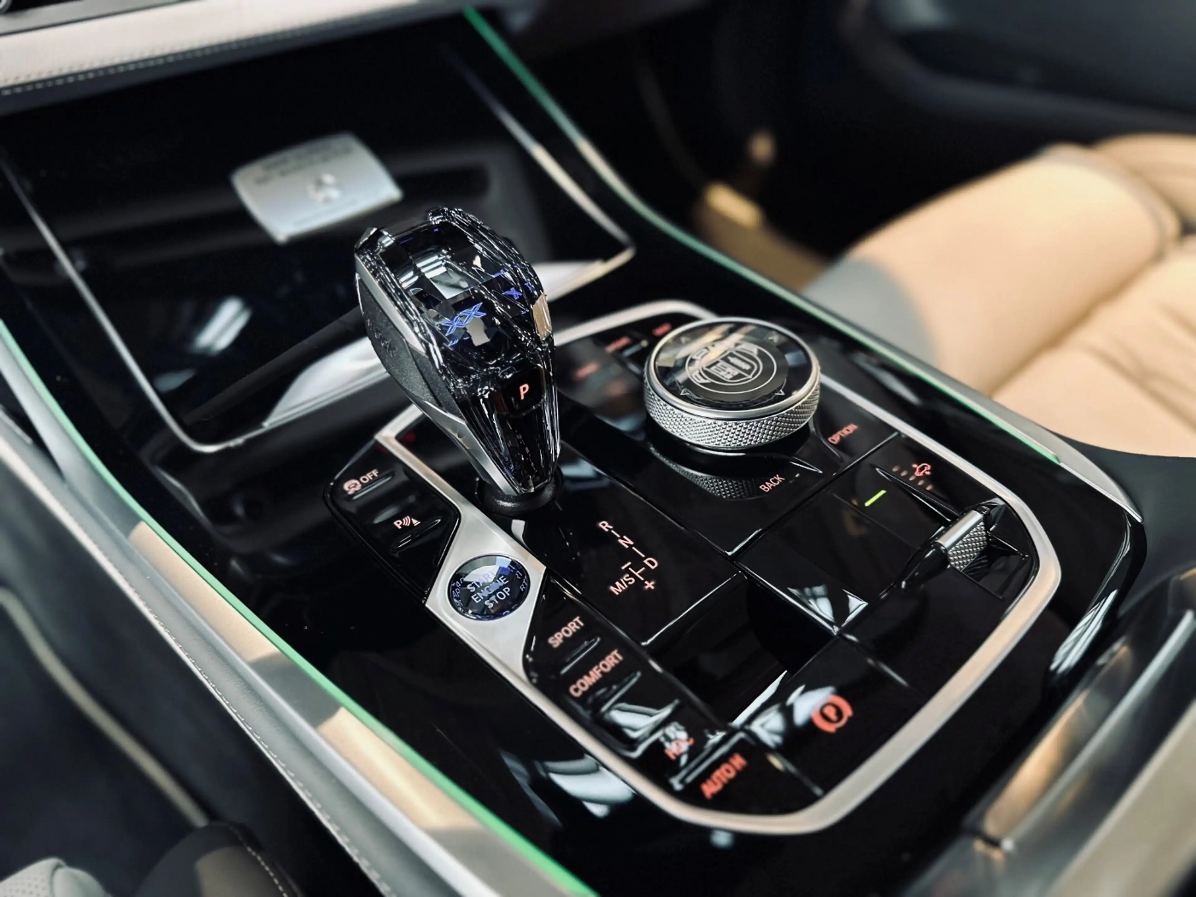 Alpina XB7 MANUFAKTUR. SKYSCRAPER. VOLL. LEDER WEISS. — photo 11
