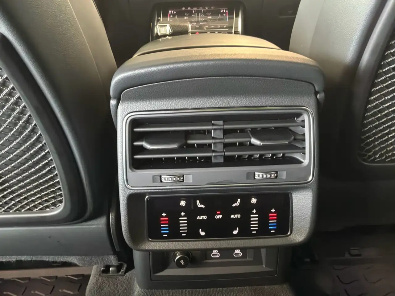 Audi SQ8 снимка Audi SQ8