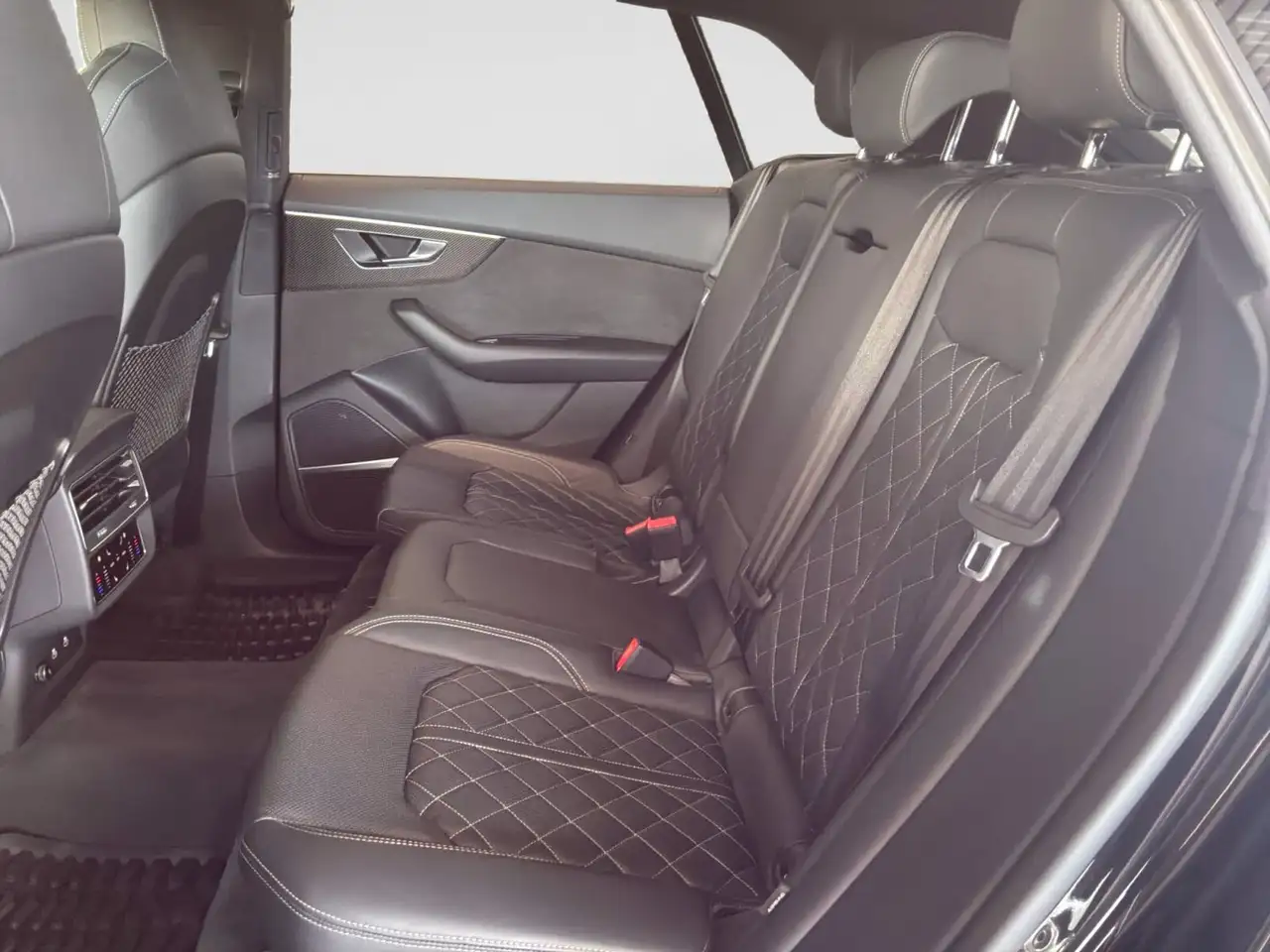 Audi SQ8 снимка Audi SQ8