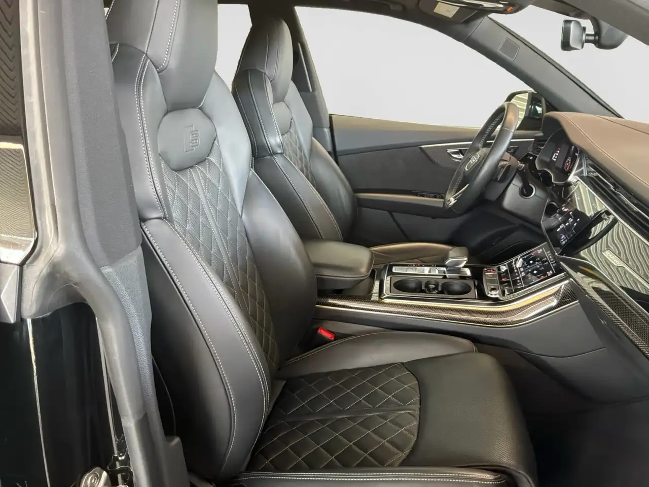 Audi SQ8 снимка Audi SQ8
