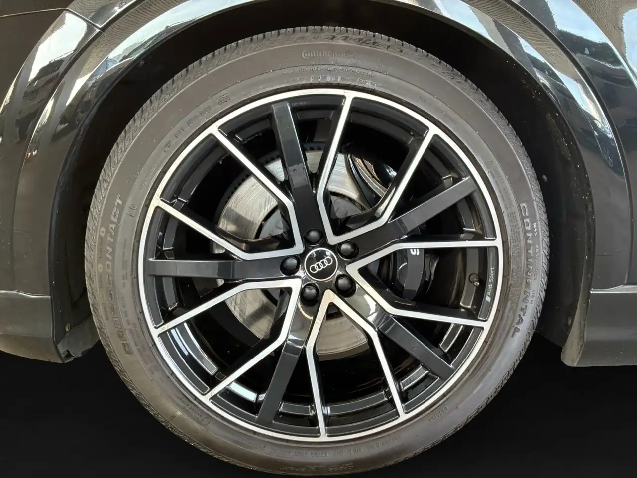 Audi SQ8 снимка Audi SQ8