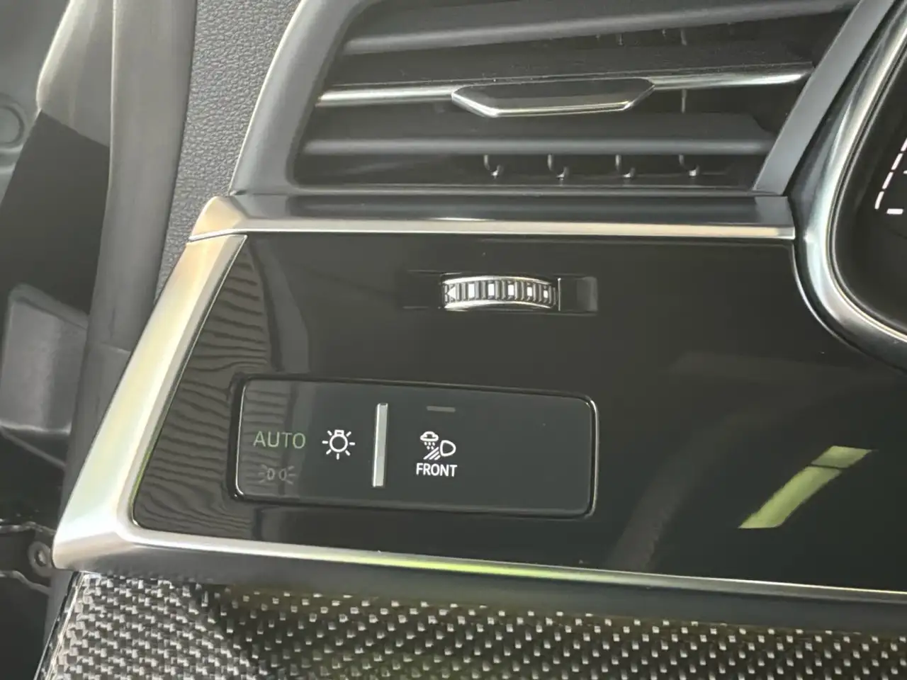 Audi SQ8 снимка Audi SQ8