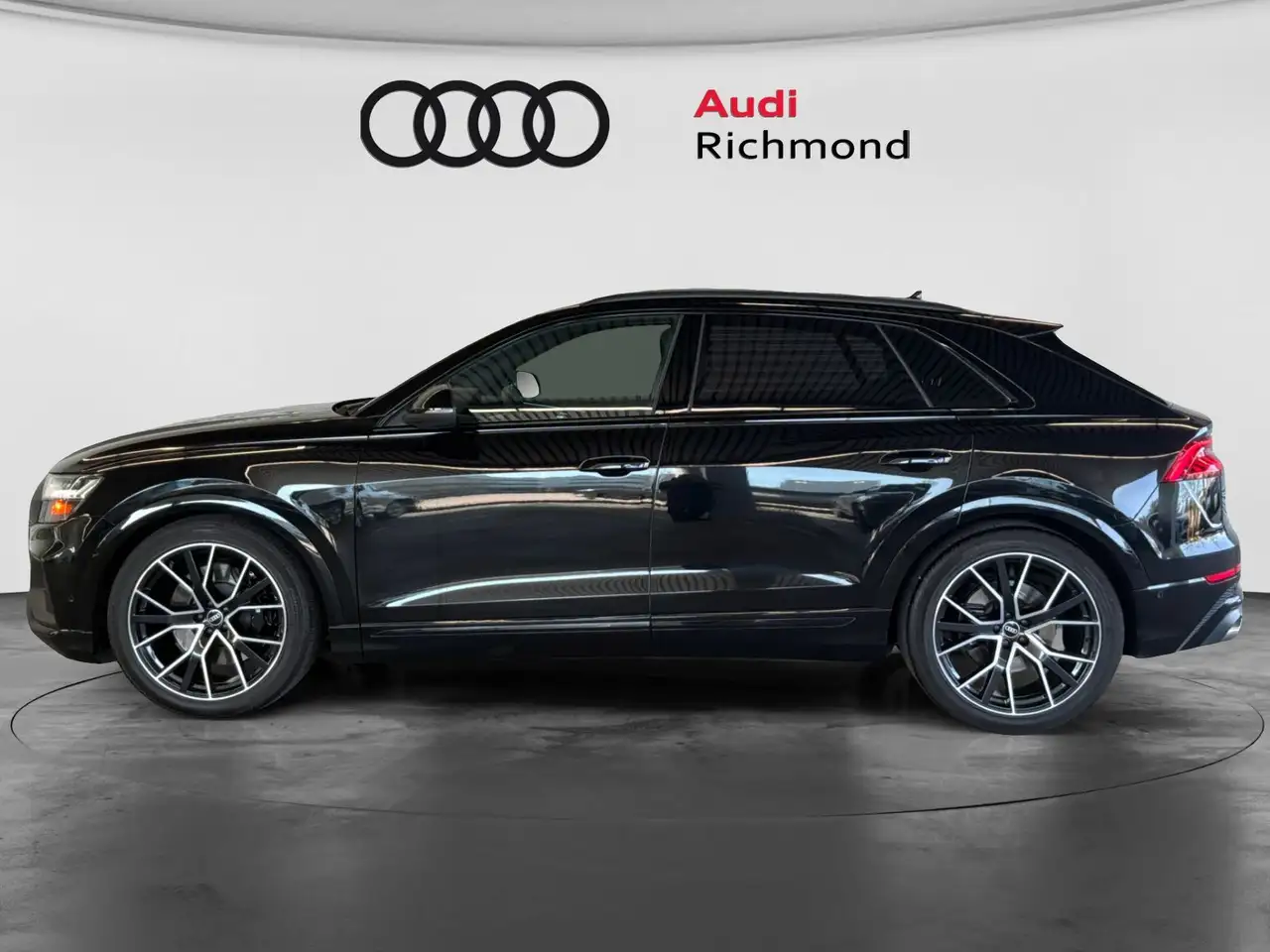 Audi SQ8 снимка Audi SQ8