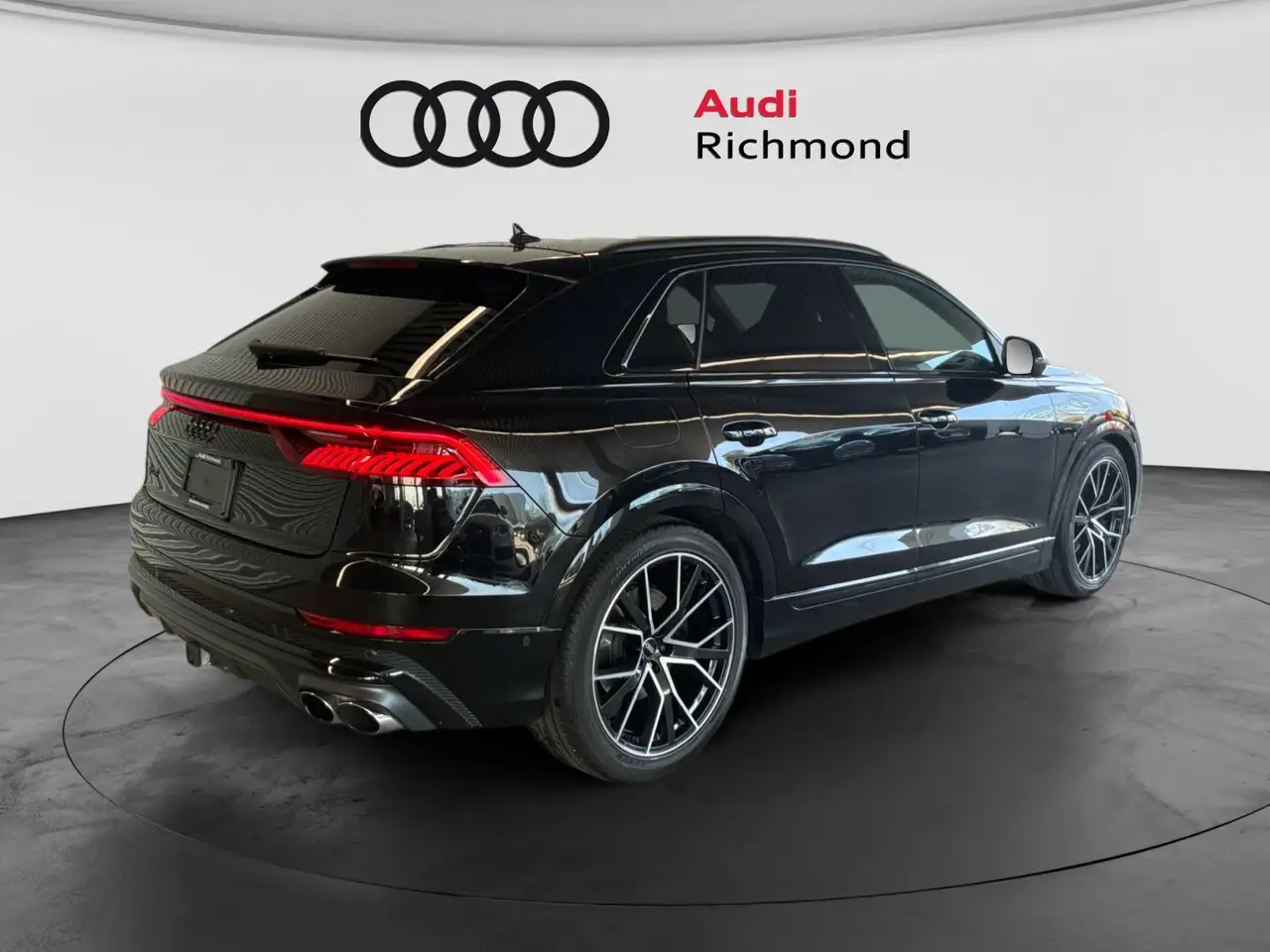 Audi SQ8 снимка Audi SQ8