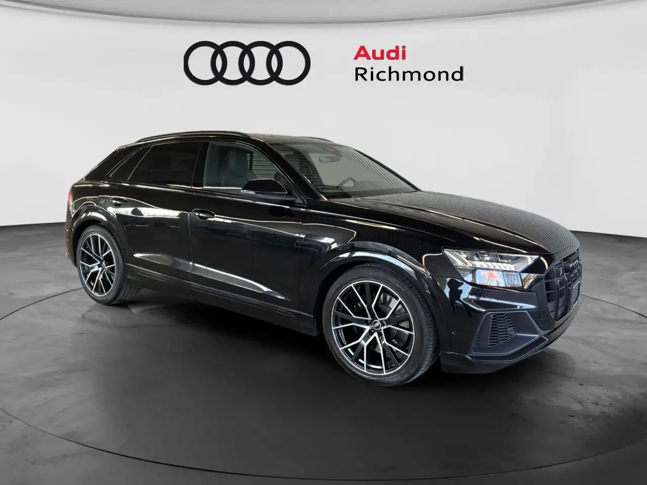 Audi SQ8 снимка Audi SQ8