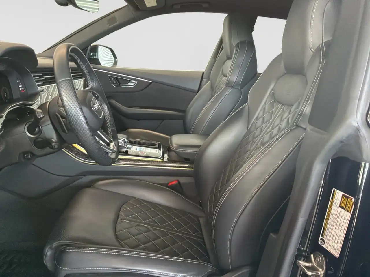 Audi SQ8 снимка Audi SQ8
