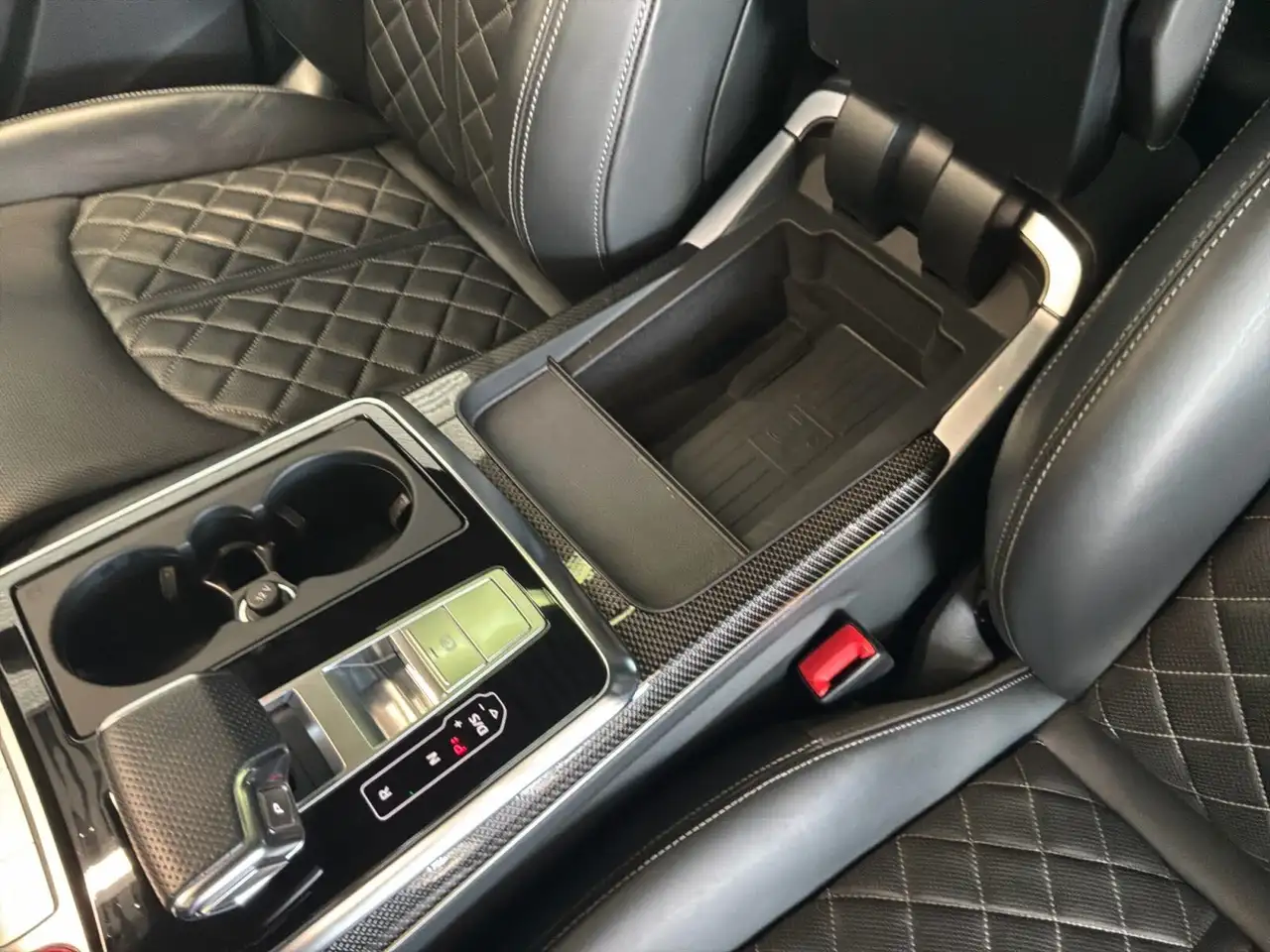 Audi SQ8 снимка Audi SQ8