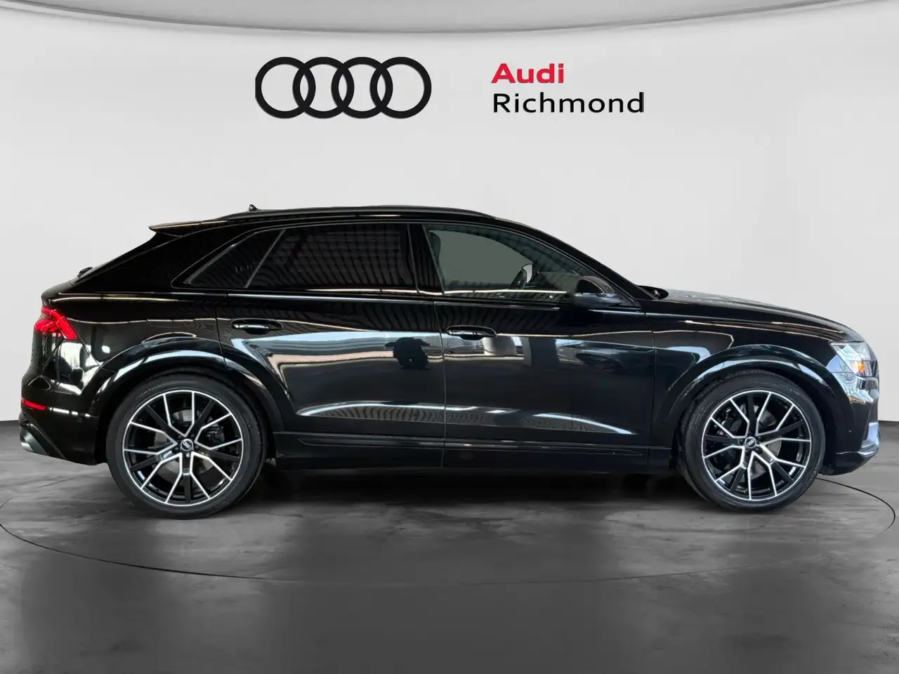 Audi SQ8 снимка Audi SQ8