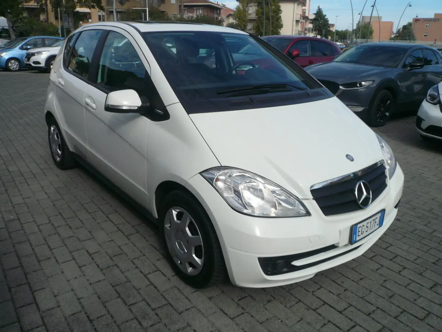 Mercedes-Benz A 160 Classe A 1.5 benz 70 kw Elegance per Neopatentati Bianco - 1