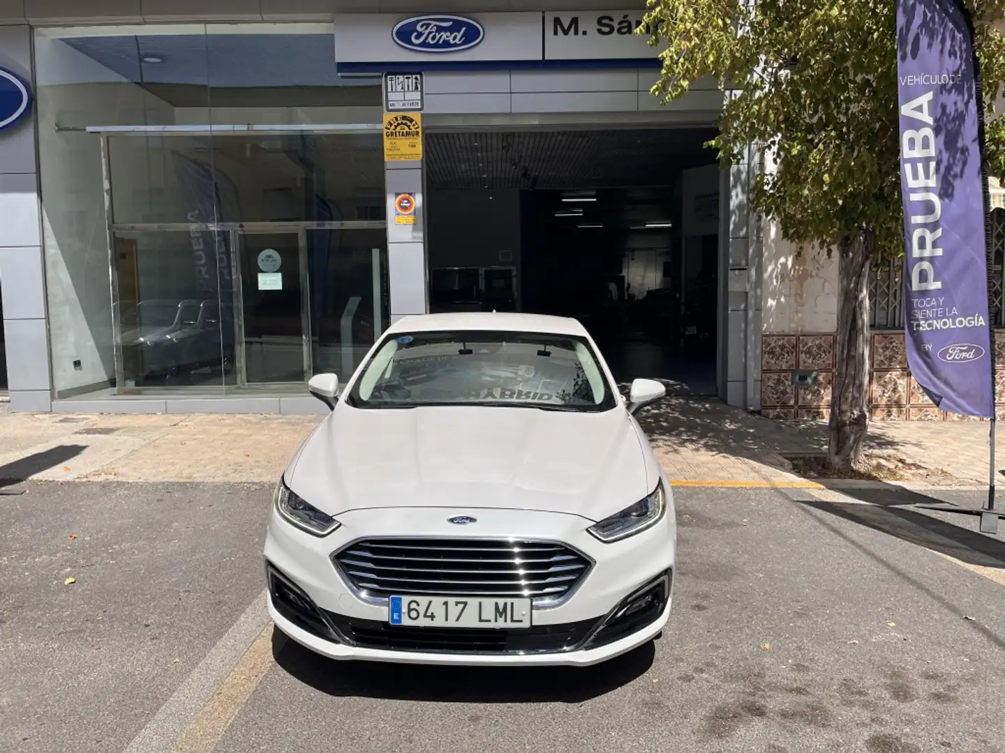 Ford Mondeo Sedán 2.0 HEV Titanium Blanco - 2