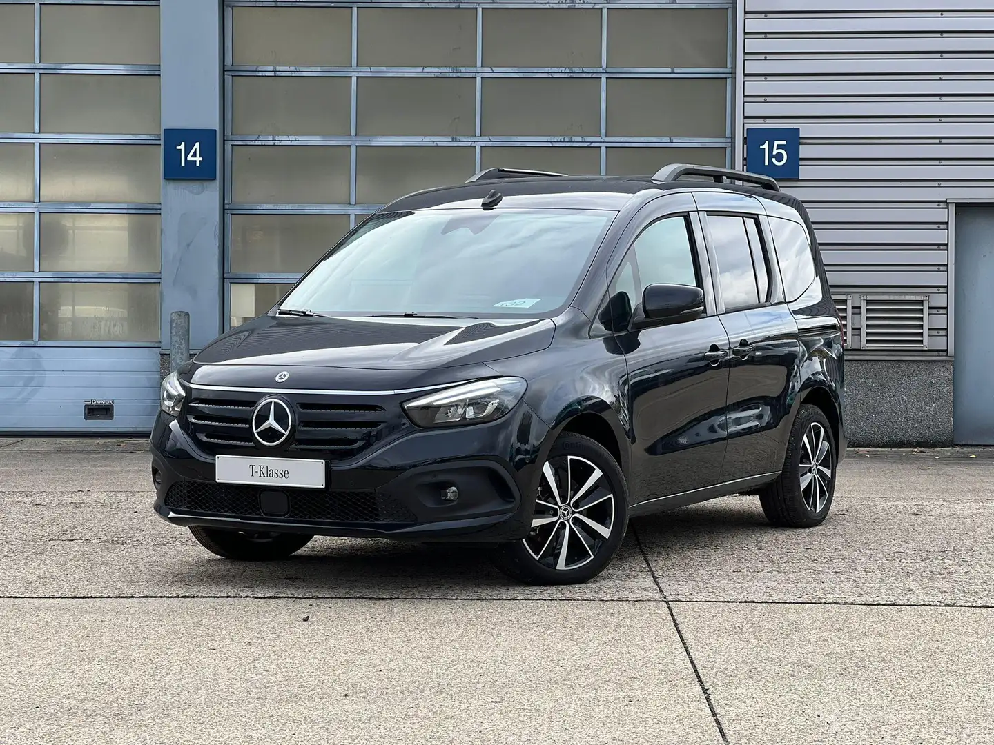 Mercedes-Benz EQT 200 L1 Czarny - 1