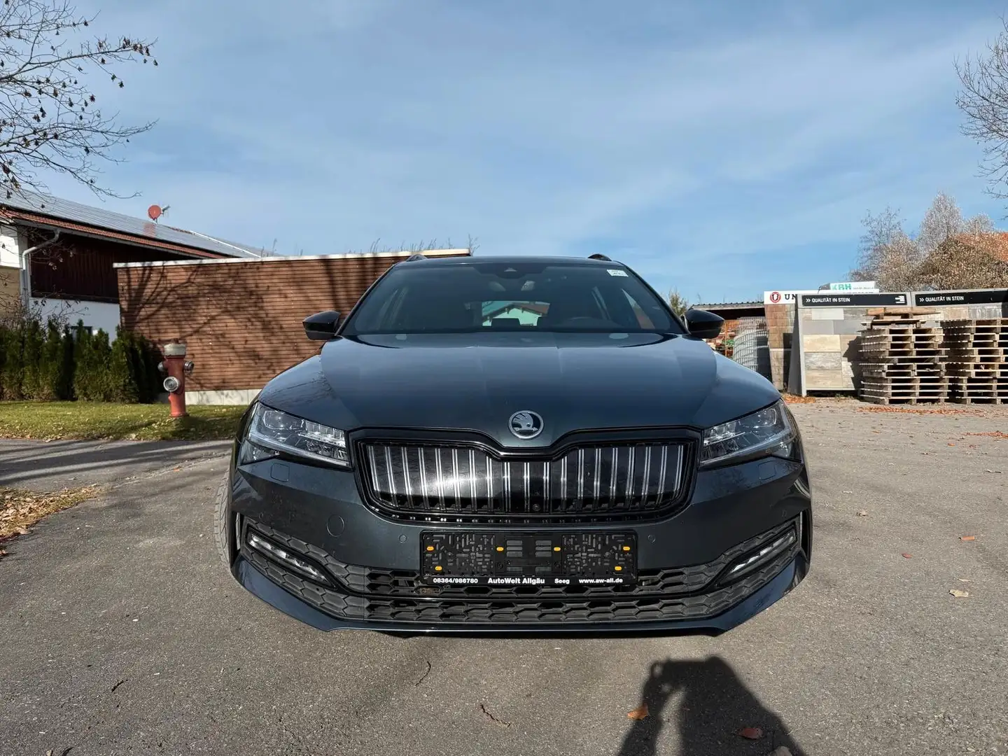 Skoda Superb Combi Sportline iV / NAVI / PANO Grijs - 2