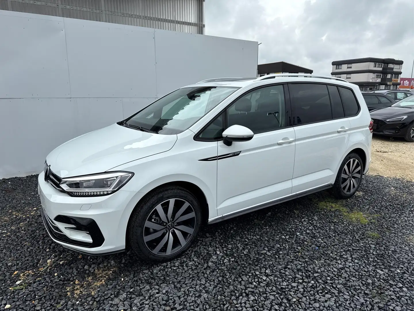 Volkswagen Touran EDITION 1.5 TSI DSG R-Line PANO RFK SHZ 1.5 TSI... Weiß - 1