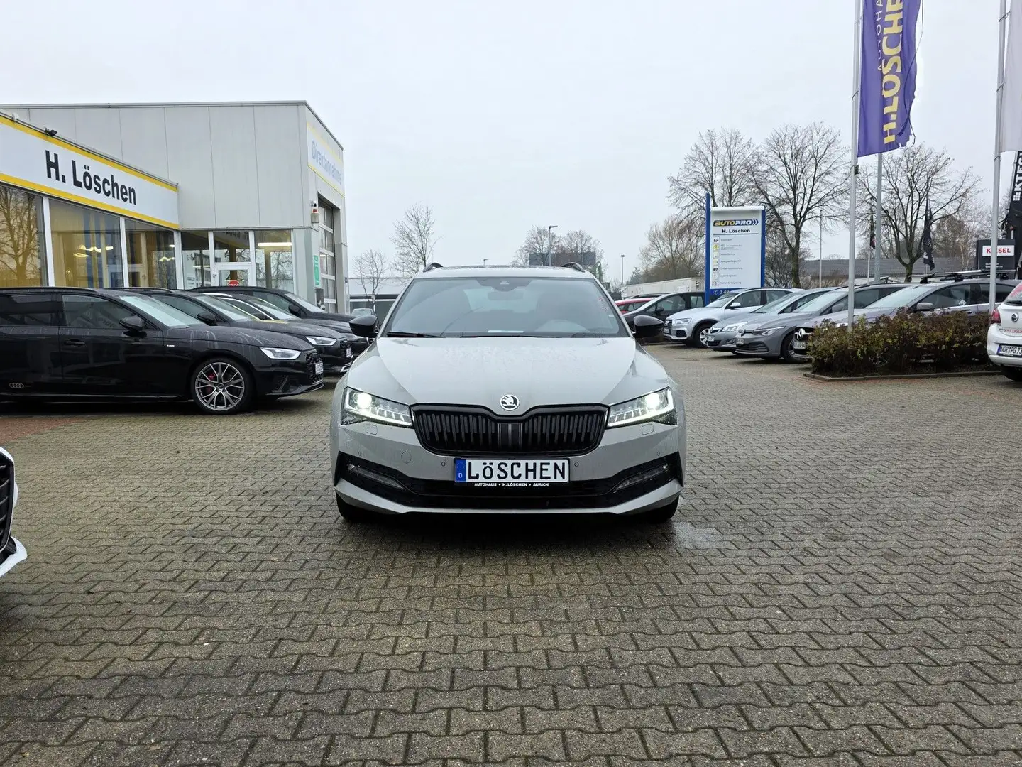 Skoda Superb Combi Sportline 4x4 Panorama AHK schwenk. Grau - 2