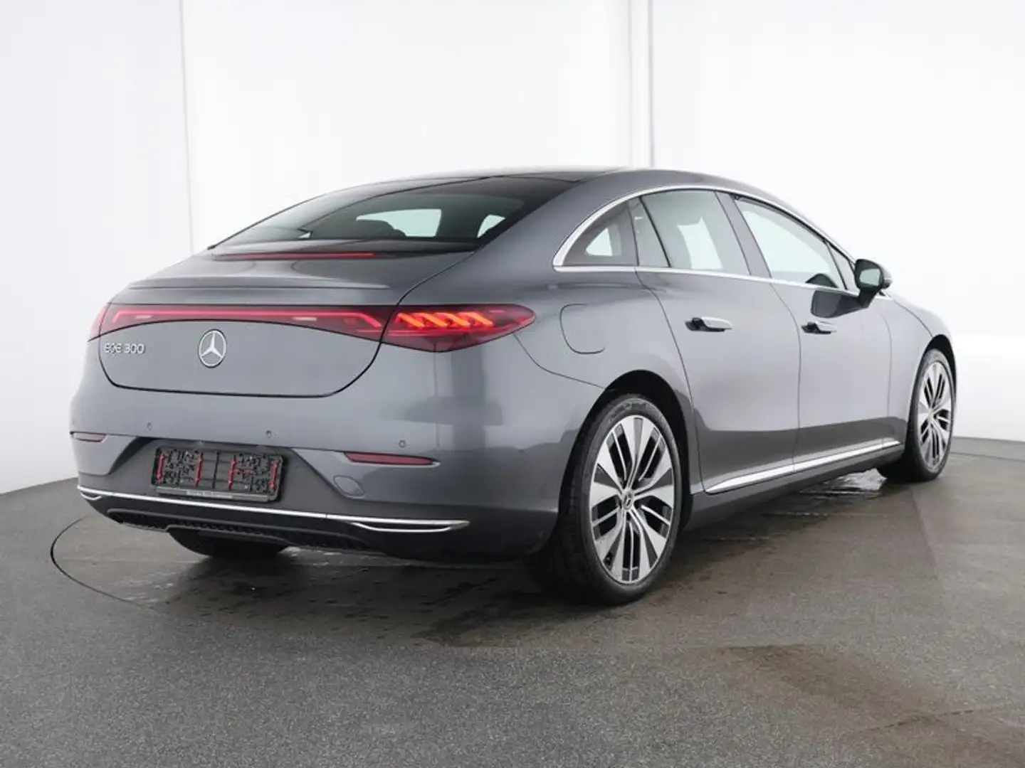 Mercedes-Benz EQE 300 Premium Plus HeadUp Pano 360° Distro 20" Grau - 2