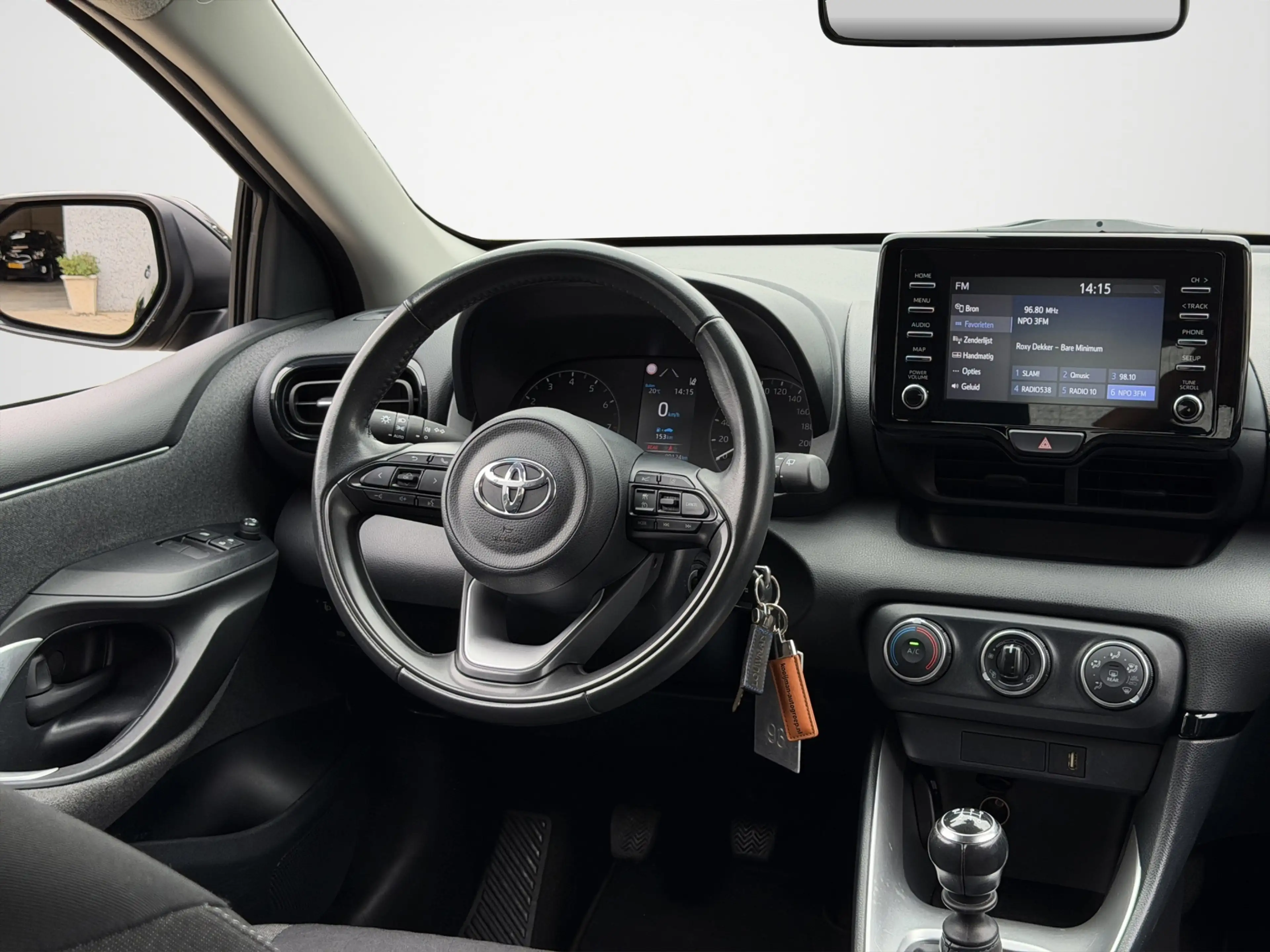 Toyota Yaris 1.5 VVT-i Active - Toyota Dealer Garantie | NAP — photo 3