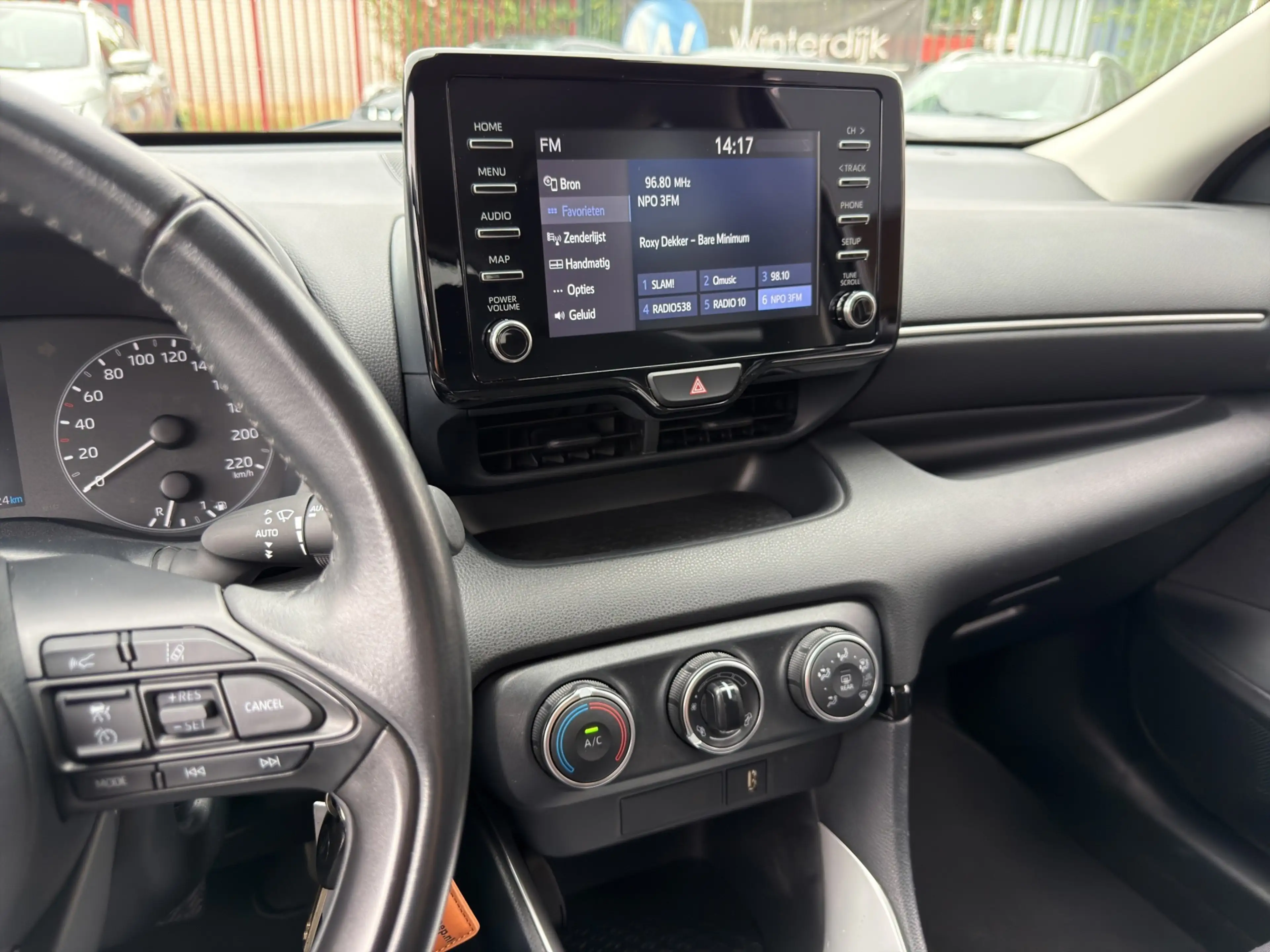 Toyota Yaris 1.5 VVT-i Active - Toyota Dealer Garantie | NAP — photo 17