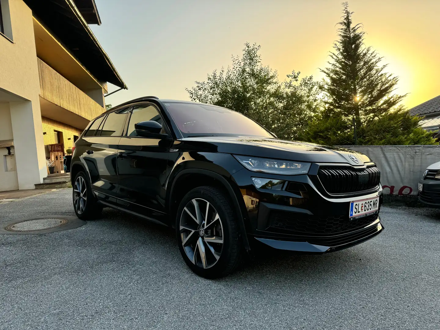 Skoda Kodiaq 2,0 TDI SCR 4x4 Sportline DSG Schwarz - 1