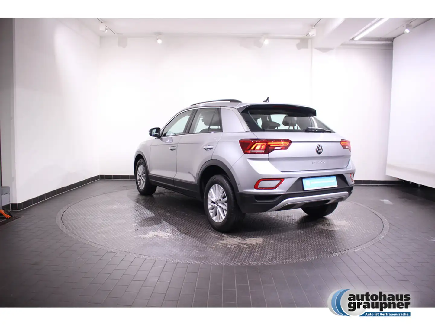 Volkswagen T-Roc 2.0 TDI Life KLIMA PDC SHZ NAVI ACC LED Silber - 2