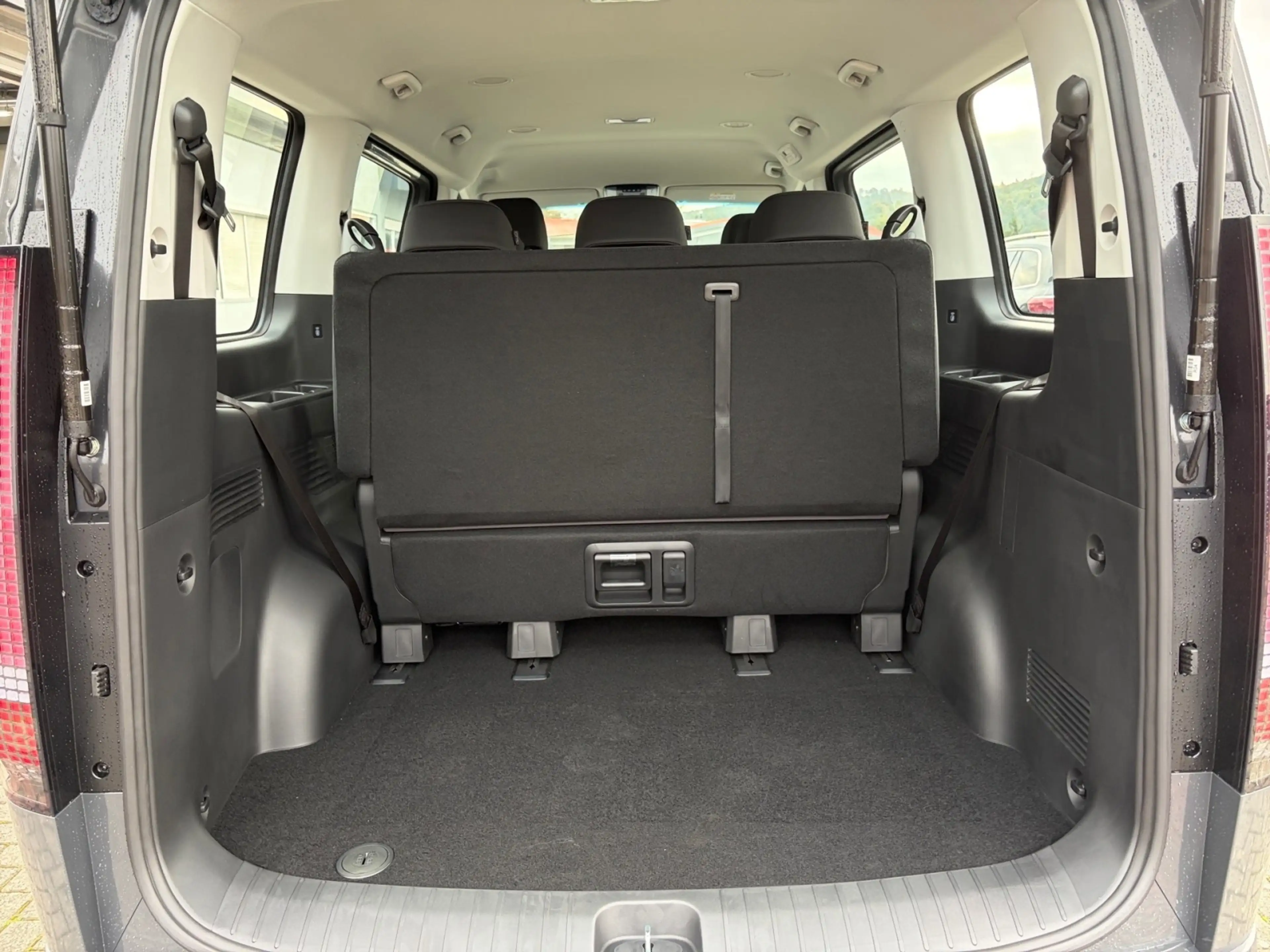 Hyundai STARIA 1.6 T-GDI Hybrid Trend (9-Sitzer) Klima — photo 11