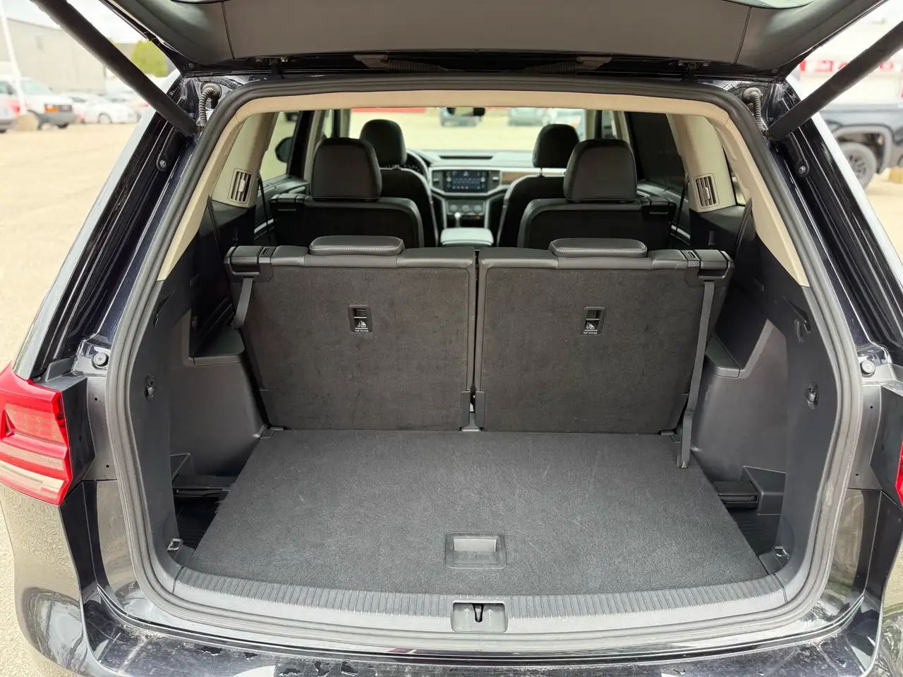 Volkswagen Atlas снимка Volkswagen Atlas