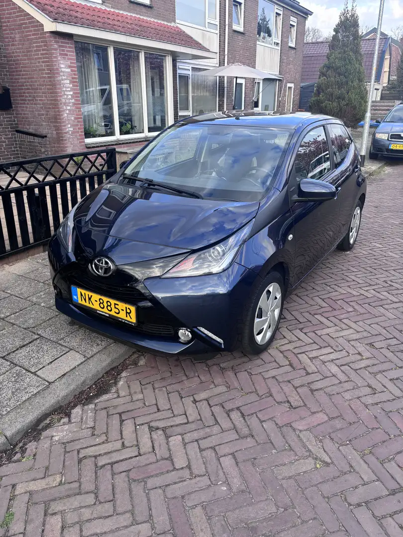 Toyota Aygo 1.0 VVT-i x-play Blauw - 1