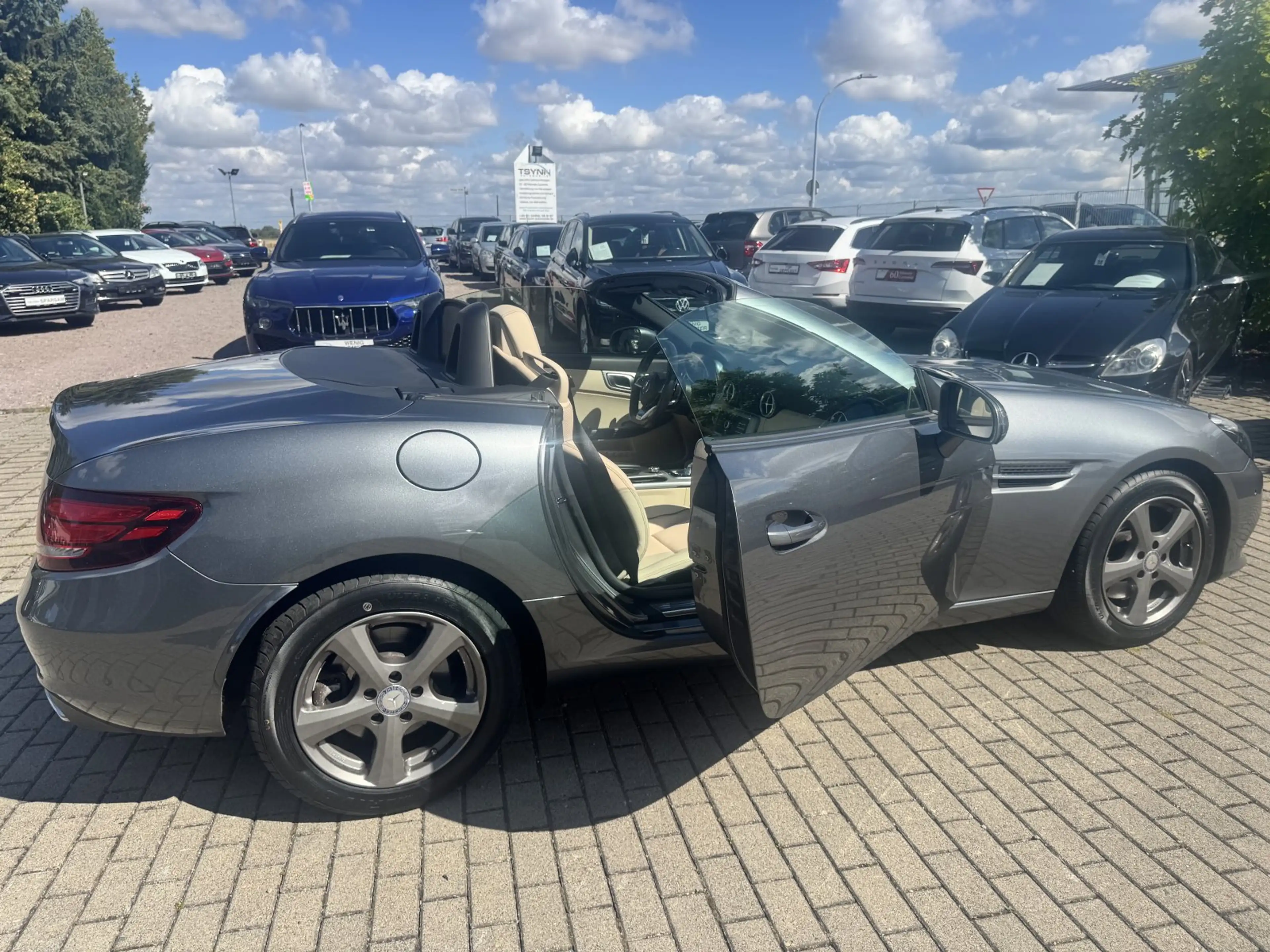Mercedes-Benz SLC 200 — photo 2