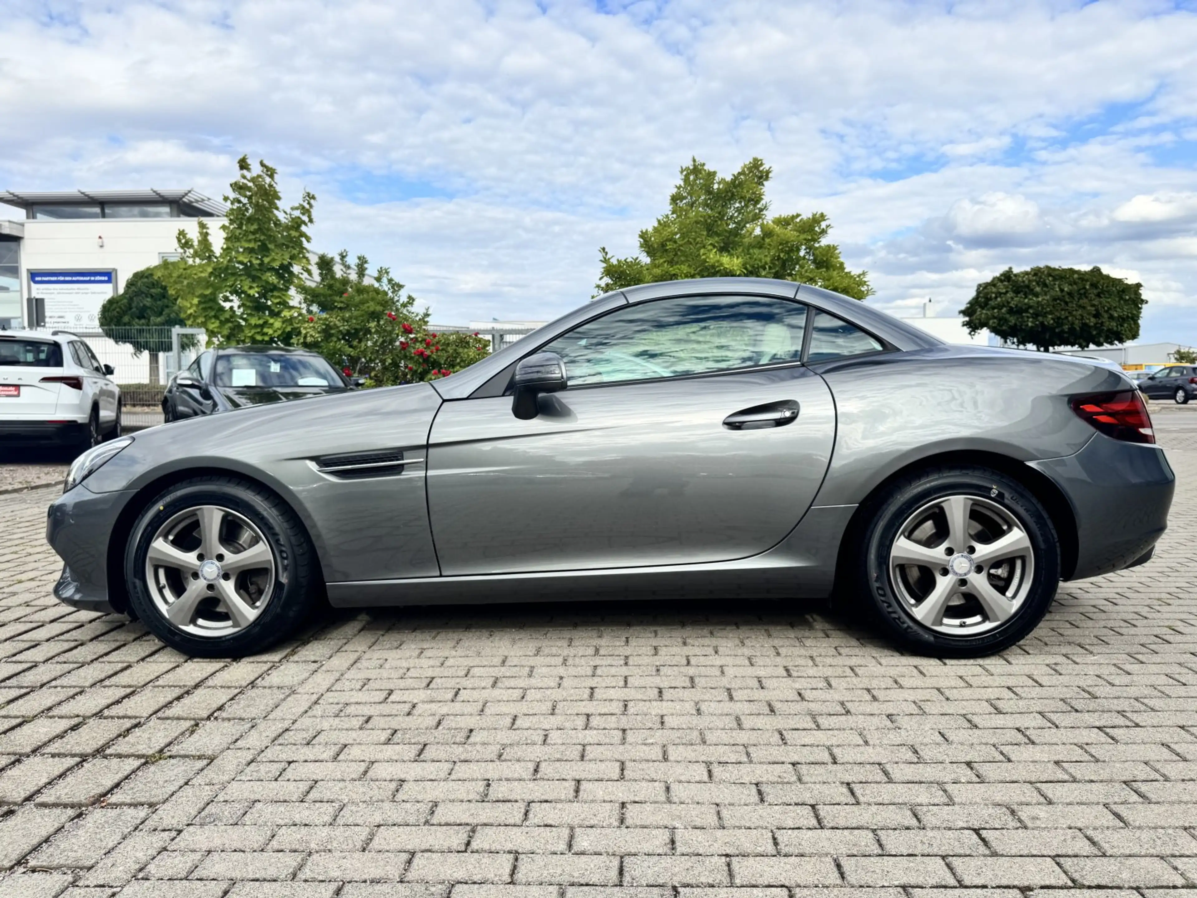 Mercedes-Benz SLC 200 — photo 9