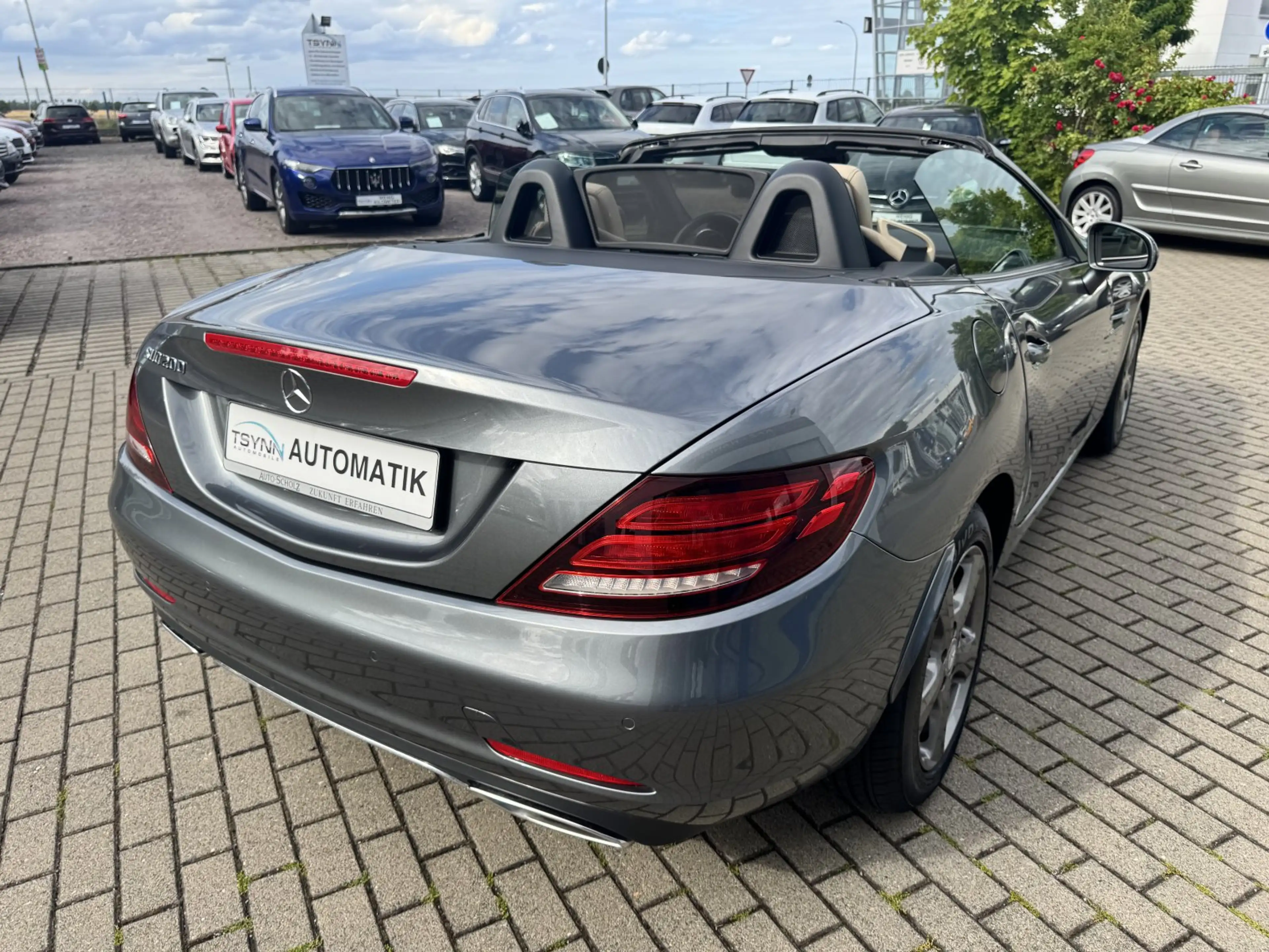 Mercedes-Benz SLC 200 — photo 14