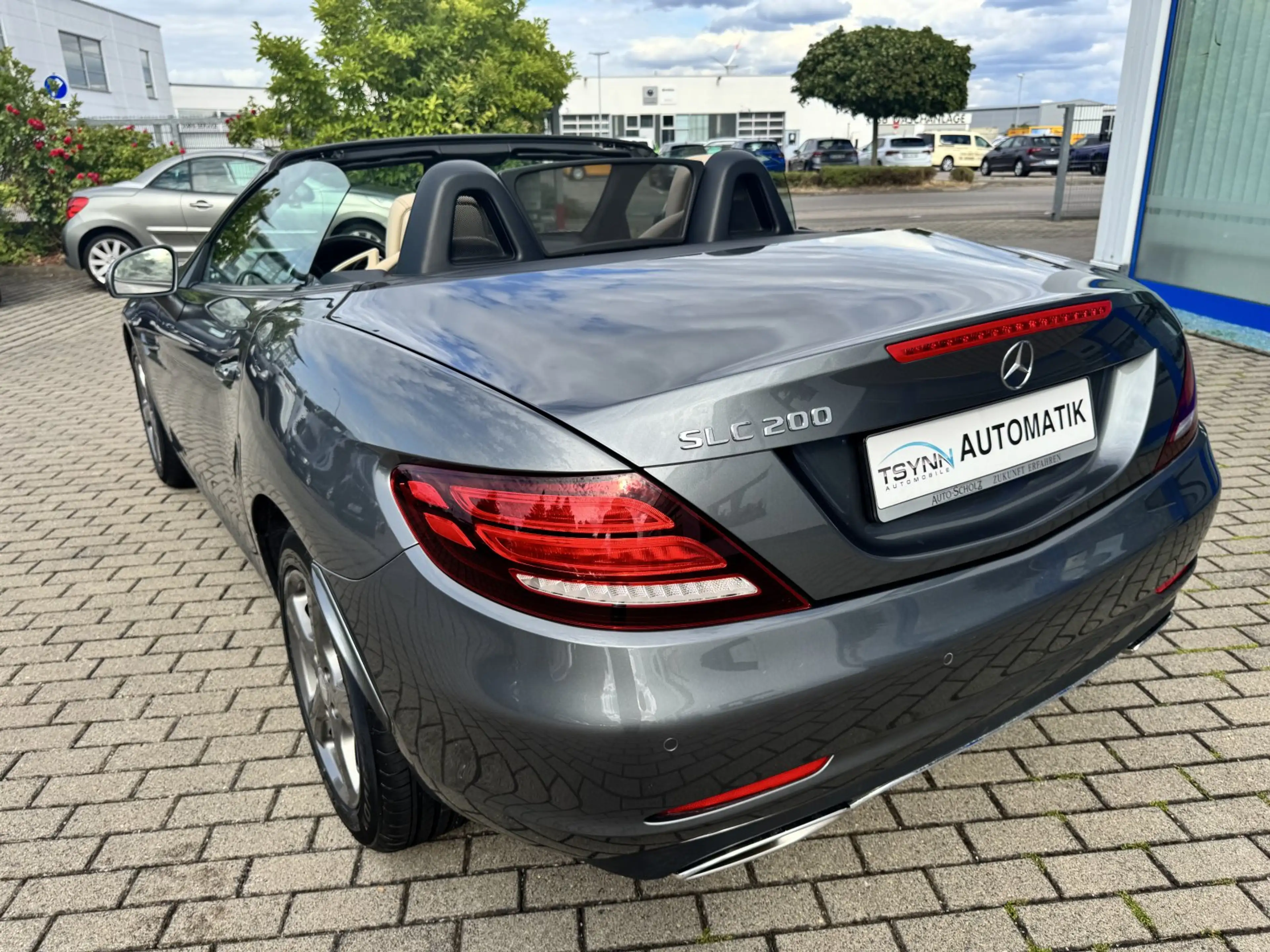 Mercedes-Benz SLC 200 — photo 10