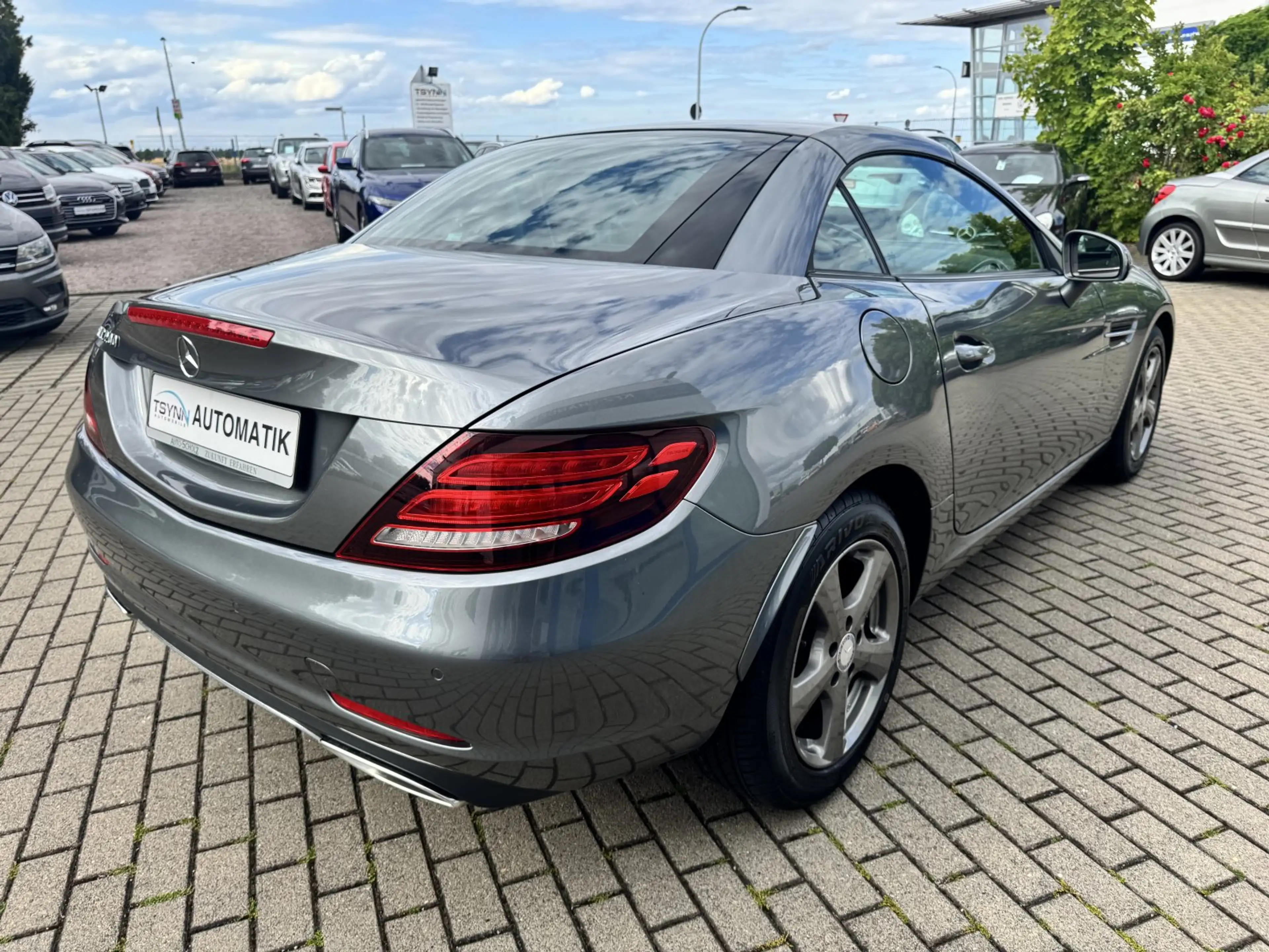Mercedes-Benz SLC 200 — photo 13