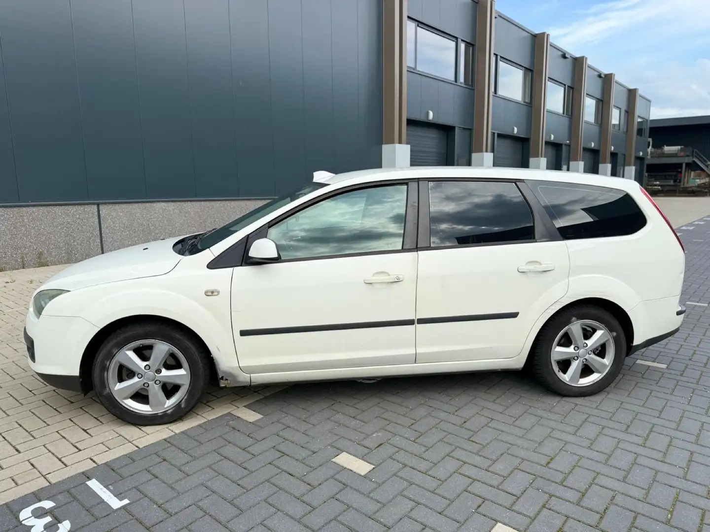 Ford Focus 1.6-16V Futura Wit - 2