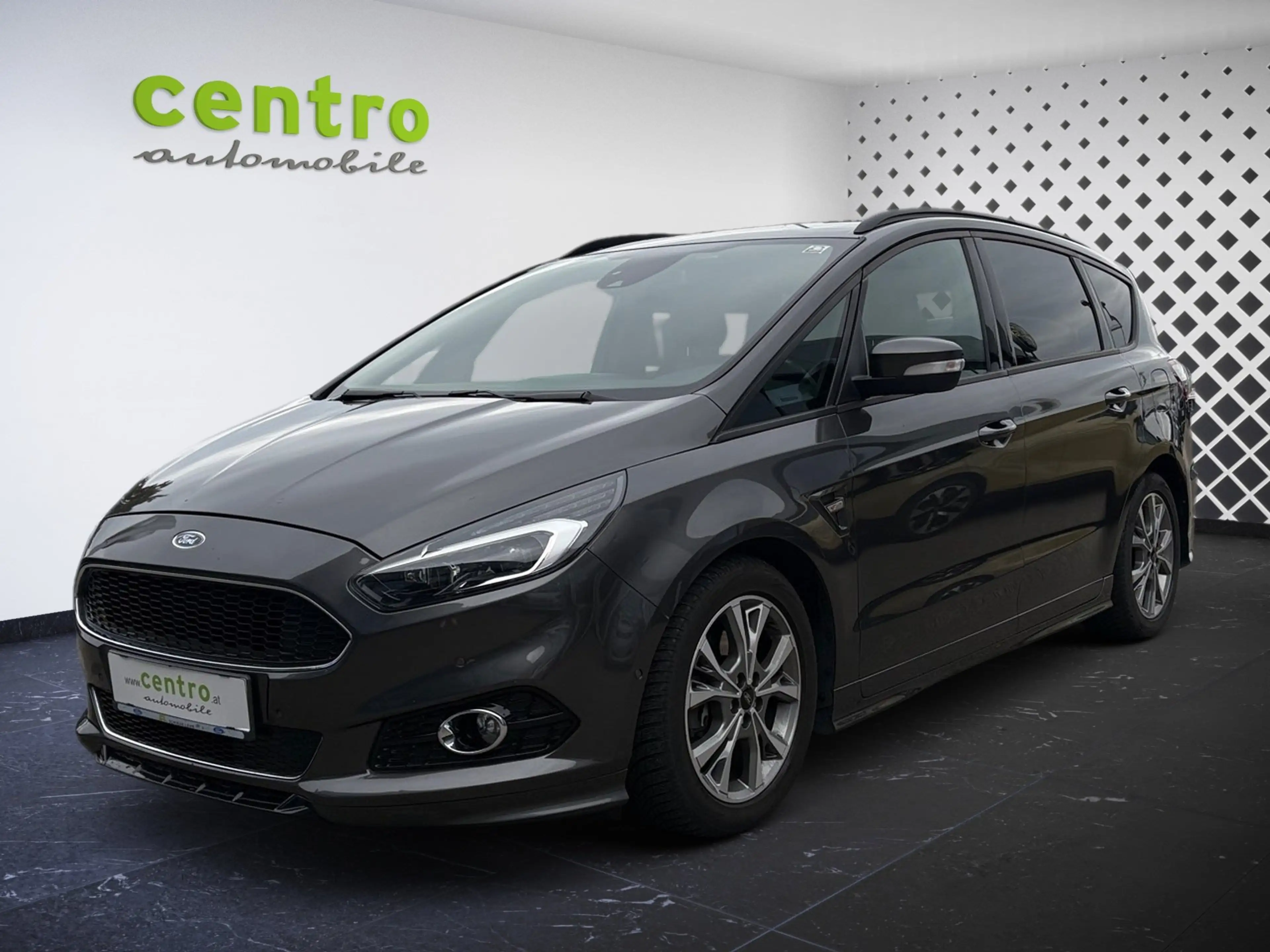 Ford S-Max ST-Line — photo 15