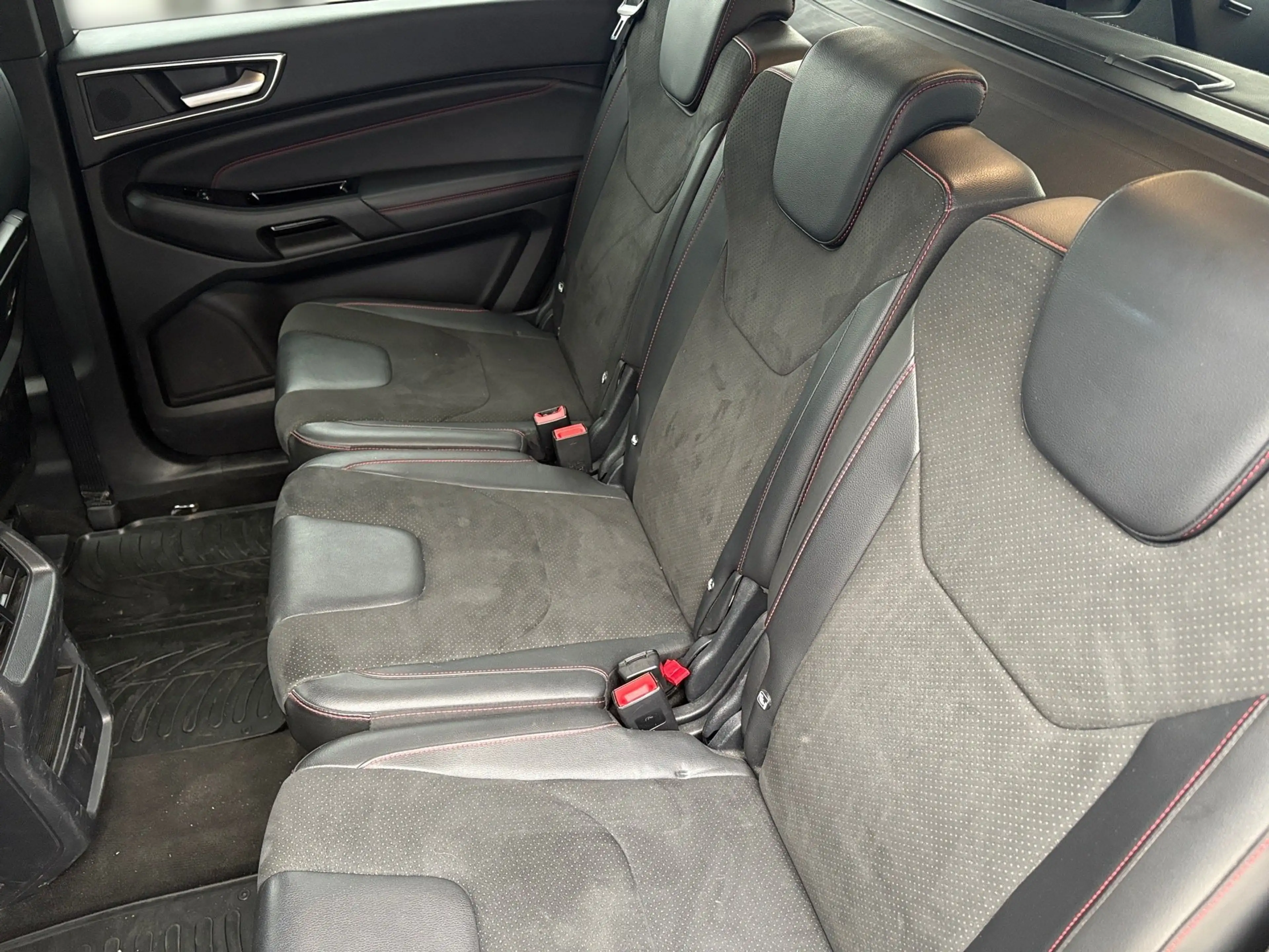 Ford S-Max ST-Line — photo 9