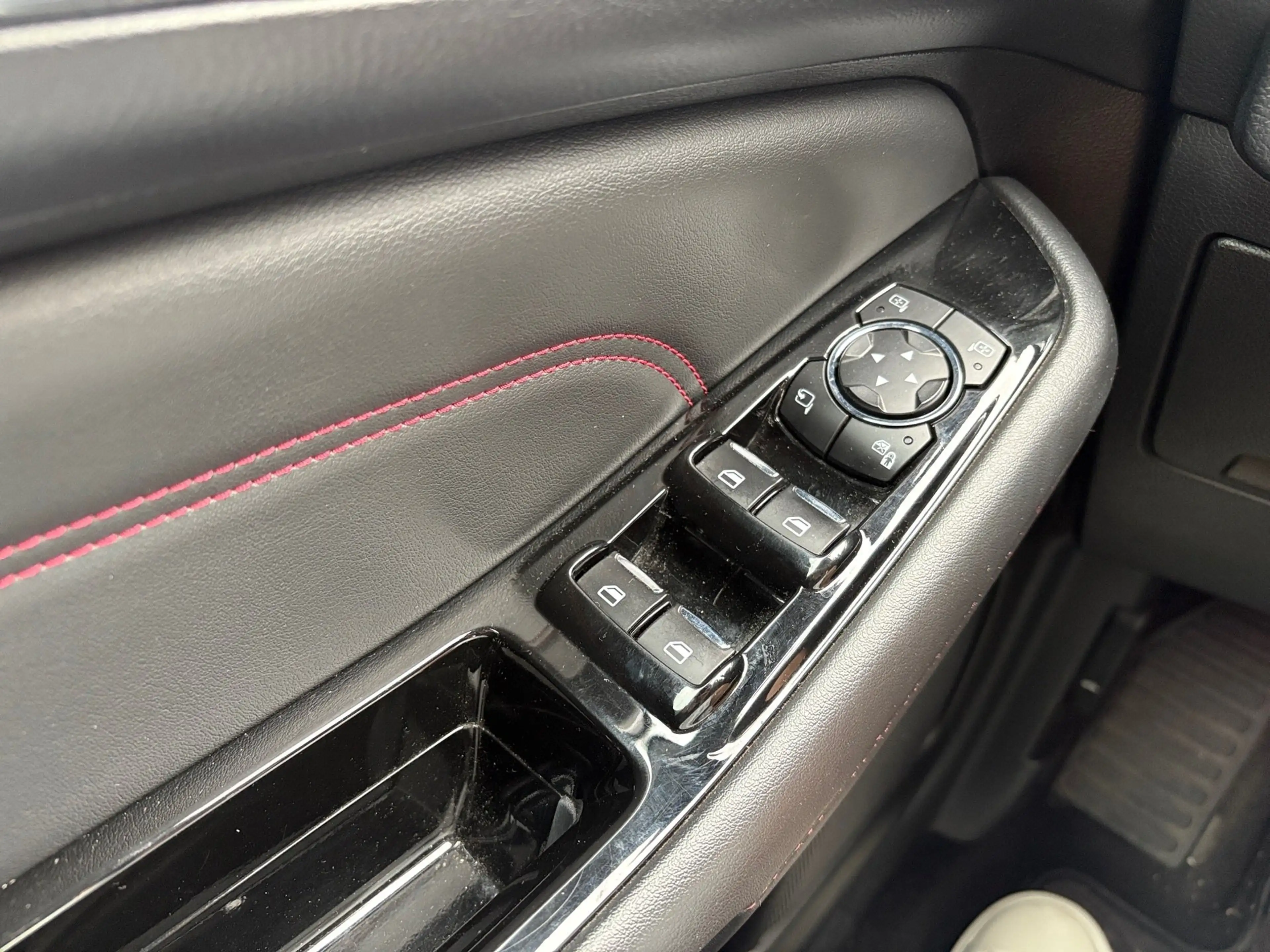 Ford S-Max ST-Line — photo 8