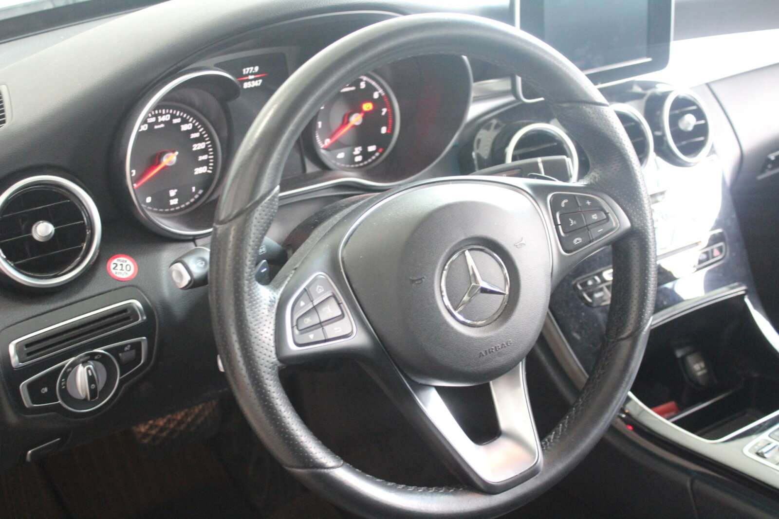 Mercedes-Benz C 180
