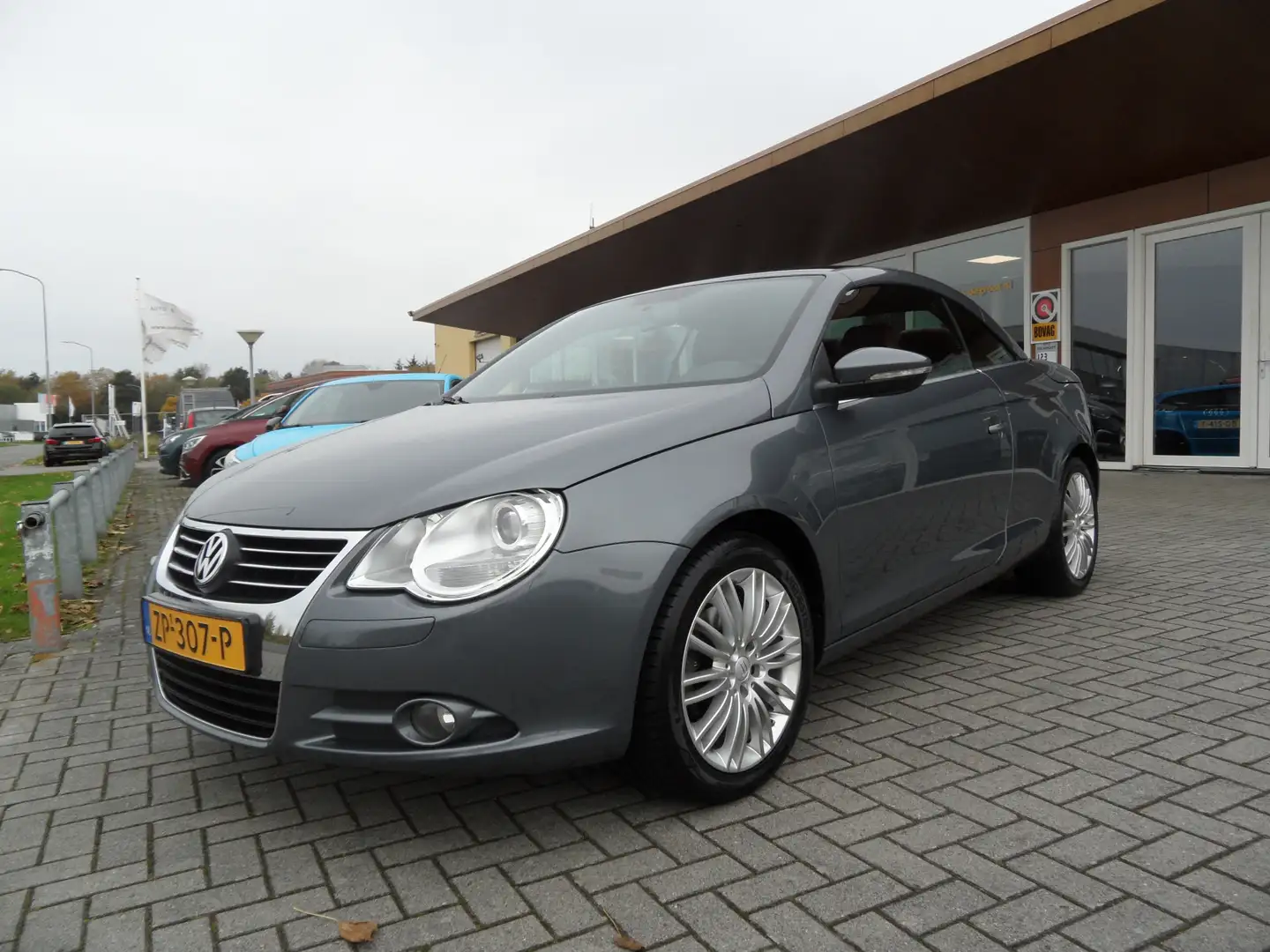 Volkswagen Eos 1.4 TSI Highline Grijs - 1