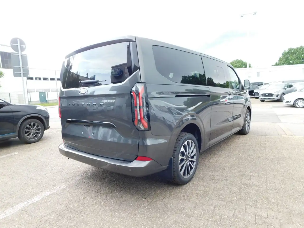 Ford Tourneo Custom 2.0 L2 Autom Titanium X AHK/360° 5