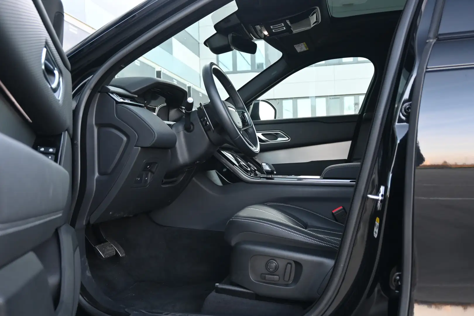 Land Rover Range Rover Velar 2.0 P400e Edition Schwarz - 2