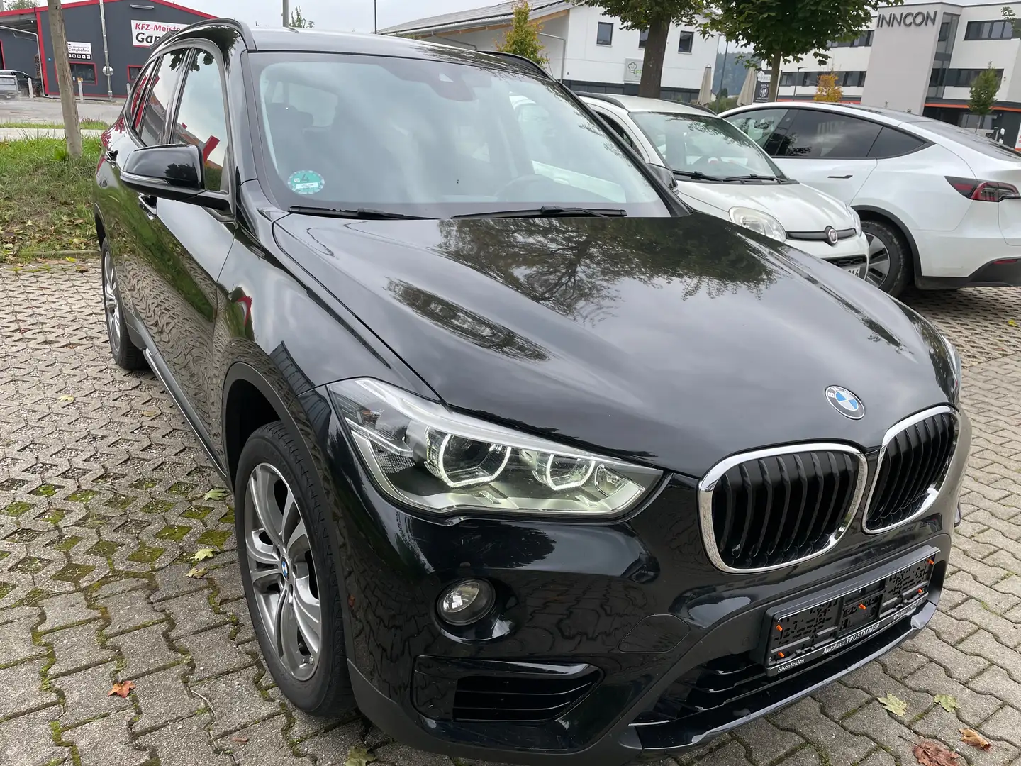 BMW X1 X1 sDrive18i Aut. Sport Line Schwarz - 2