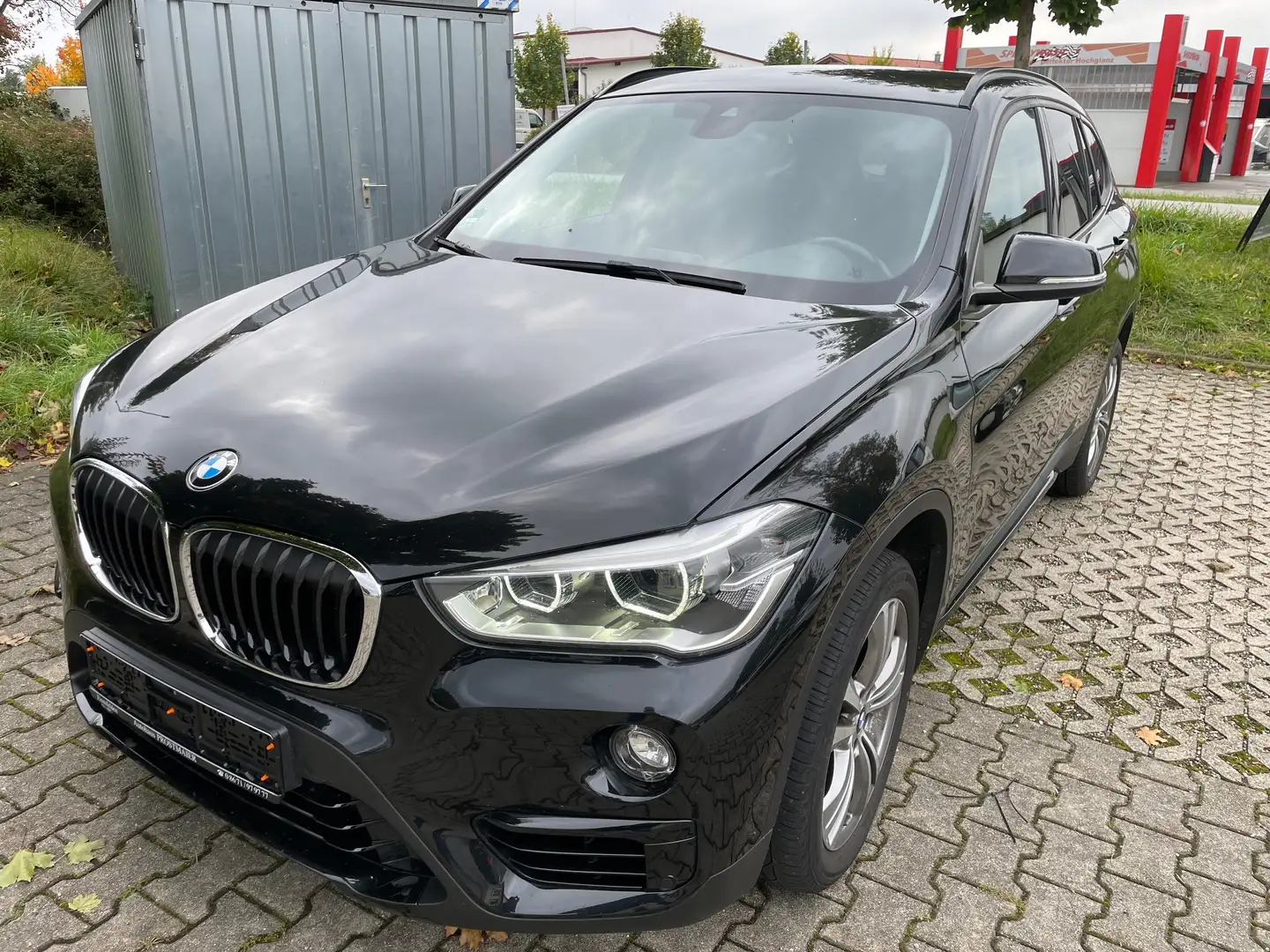 BMW X1 X1 sDrive18i Aut. Sport Line Schwarz - 1